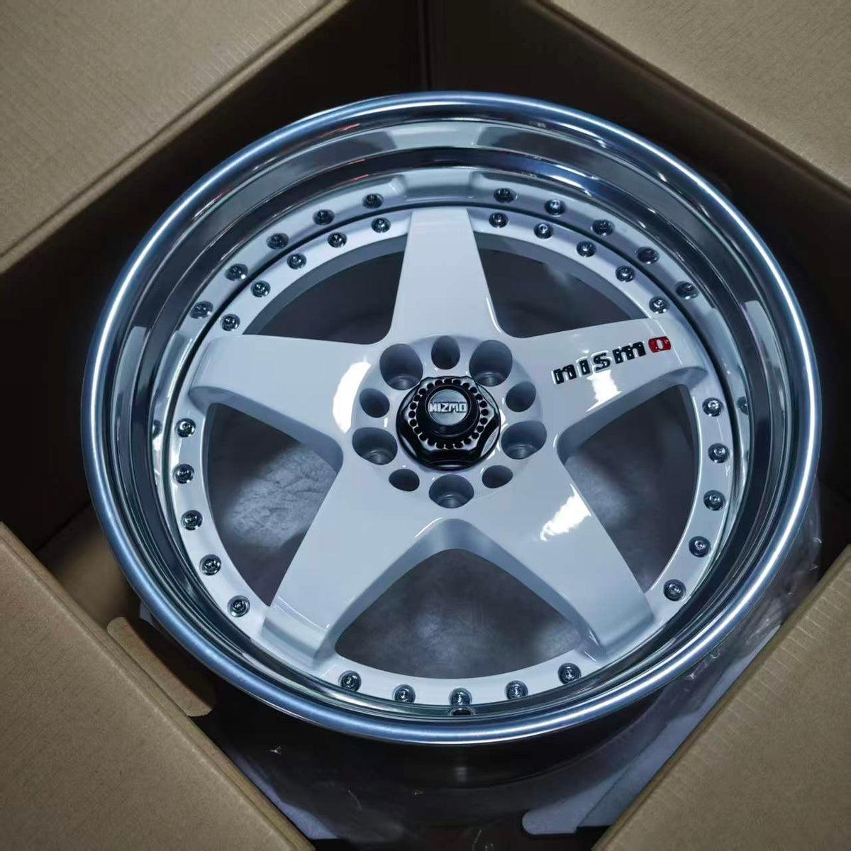 WWC LMGT3 Remake Two-Piece Custom Forged Wheel – view 4